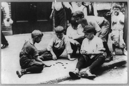 Boys playing checkers in the street, 1908 – 1915 Library of Congress LC-USZ62-71201