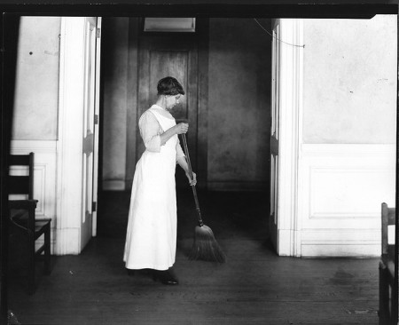  Cornell University Library - http://publicdomainreview.org/collections/correct-postures-for-housework-1920s/#sthash.EjSa8p1x.dpuf